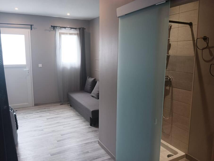 Chambre & Sdb Privee Avec Piscine En Bord De Via Rhona Sarras 外观 照片