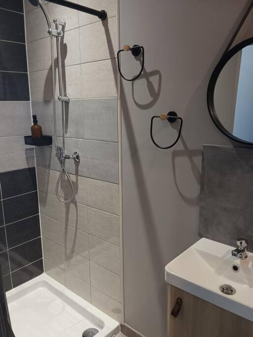 Chambre & Sdb Privee Avec Piscine En Bord De Via Rhona Sarras 外观 照片